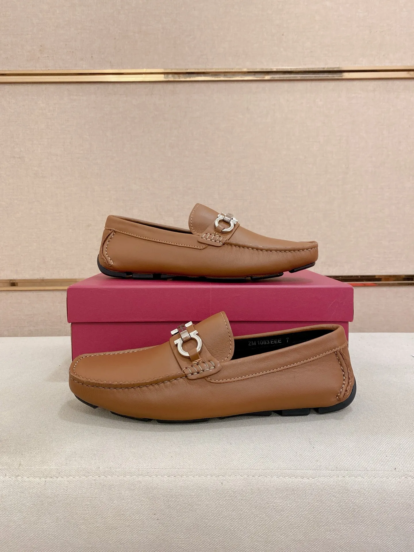 Men's shoes💰: 540💰High-end quality! Ferragamo🆕🆕Exclusive hot-selling products in stock🔥🔥New products on the shelves, high-quality Ferragamo men's pea shoes, high-end casual driving shoes, with complete packaging! 💪 💪 Material: imported first-layer pebbled cowhide 🐂 + imported high-quality water-dyed cowhide lining + wear-resistant outsole 👍🏻👍🏻 Features: high-end and comfortable, purely handmade 🚀 🚀 Create the perfect shoe that suits you best 🔥 🔥 Size: (38-44) 45 standard size can be customized!